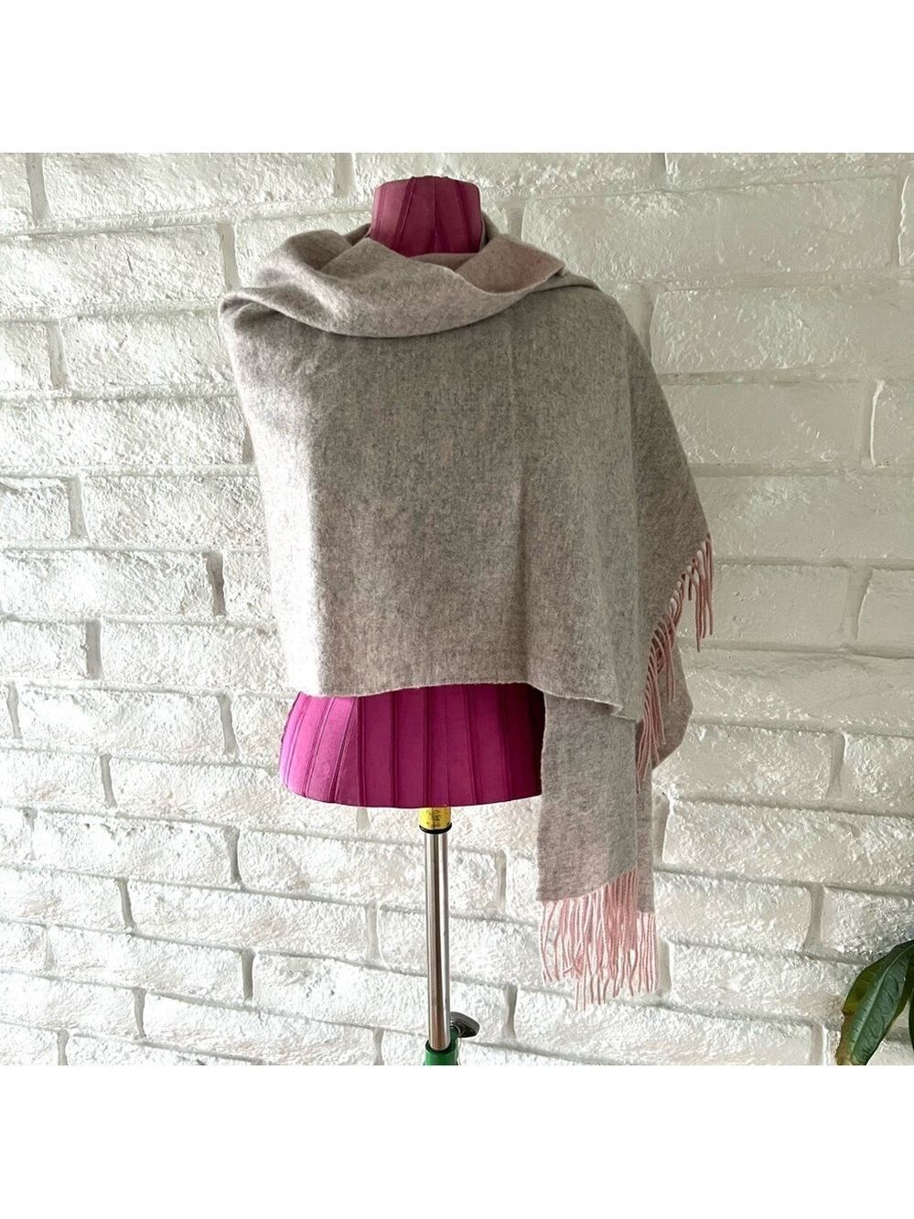 Nina Ricci Gray and Pink Shawl B1-18
